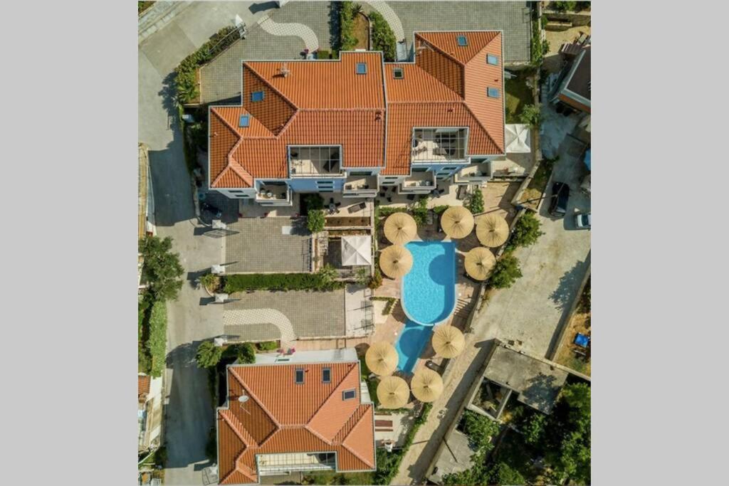 Seaesta Apartment Pool And Beach Slatine Exterior foto